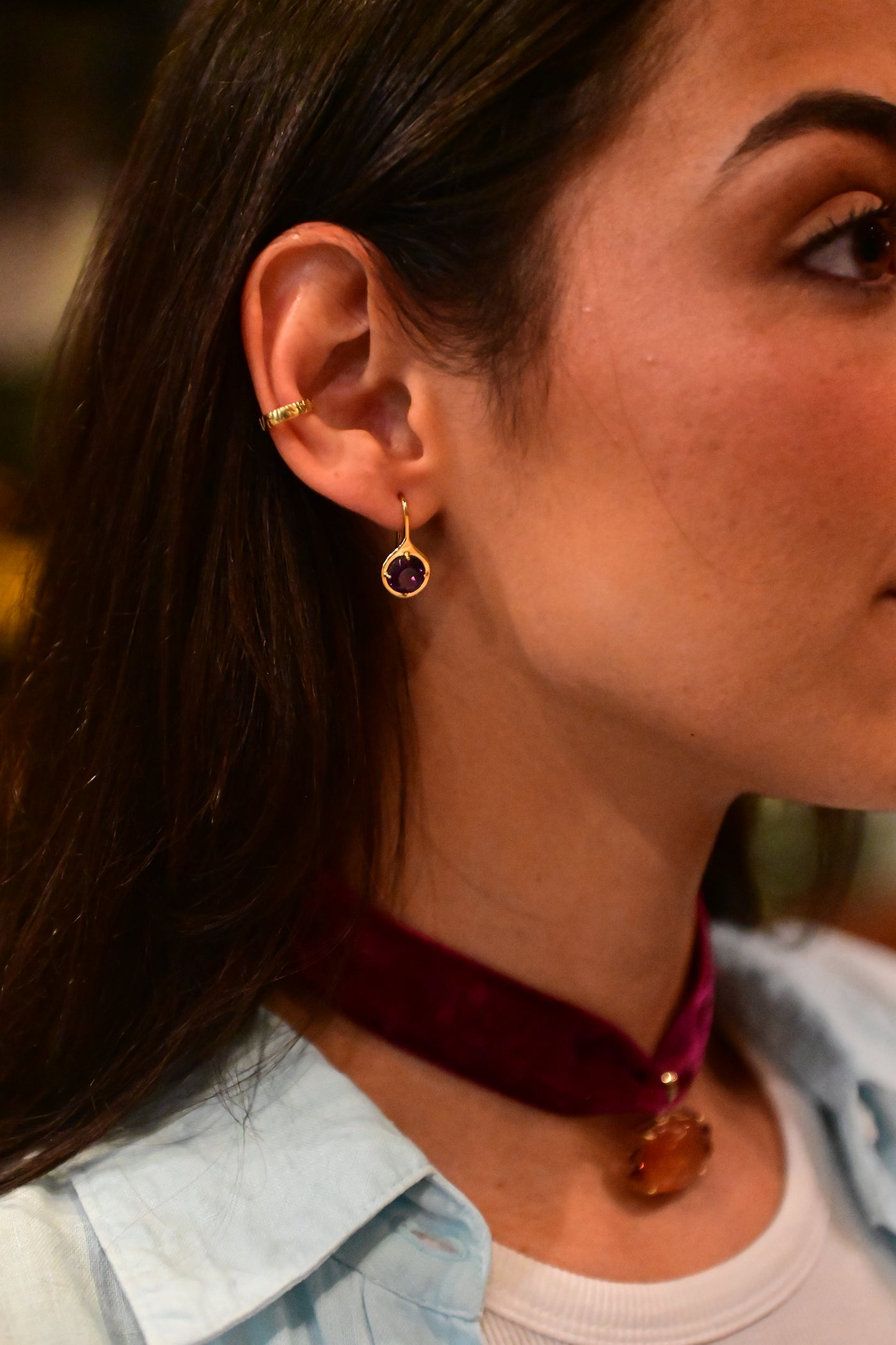 Brinco Clips Ametista usado no evento Abigail Roiz no Inhotim