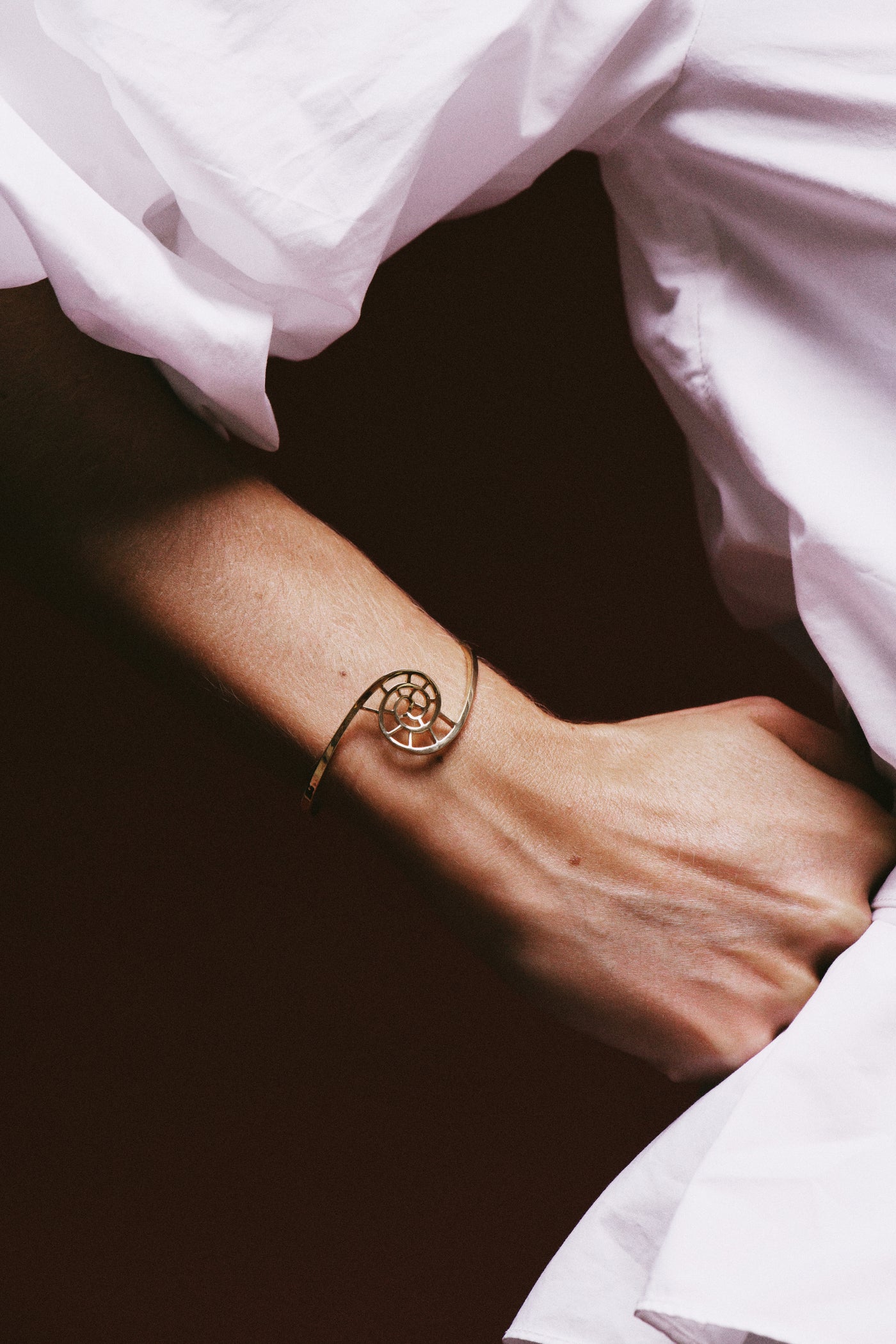 Bracelete Barroco Abigail Roiz - foto de estudio lookbook Minas Gerais