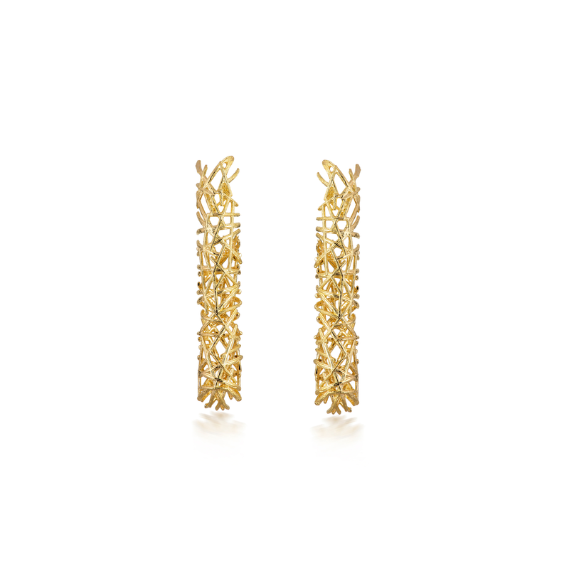 Brinco Longo (Entrelaços), ouro, textura em ninho — Abigail Roiz