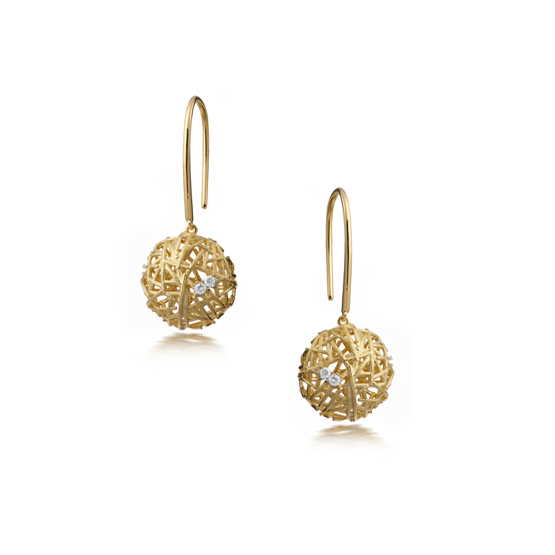 Brinco Gancho Ninho, ouro, textura em ninho com diamantes — Abigail Roiz
