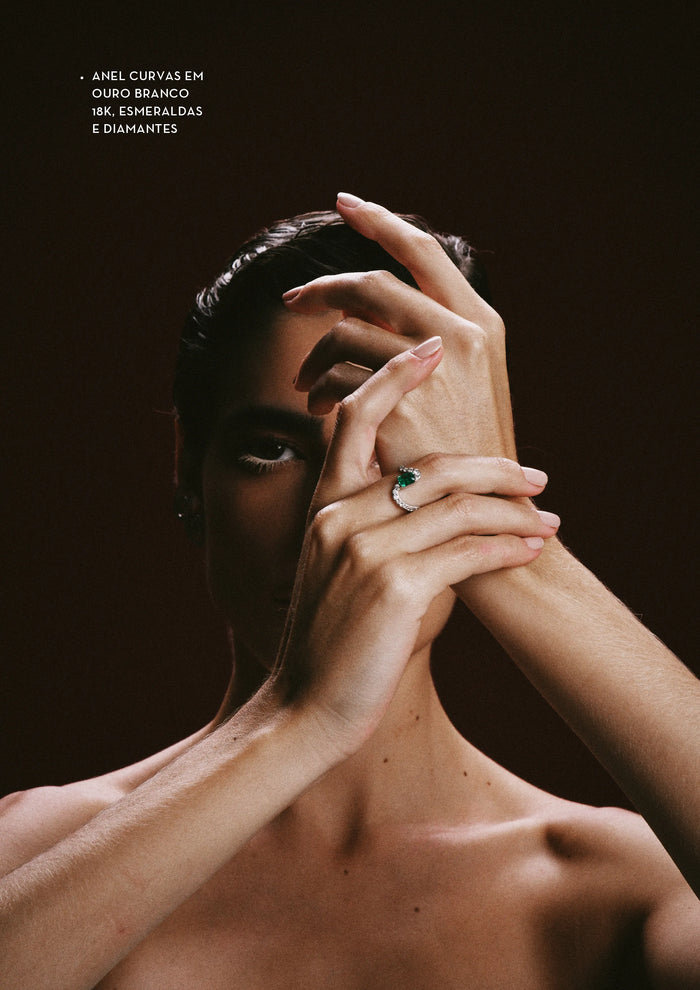Anel Curvas Esmeralda e Diamantes — Abigail Roiz
